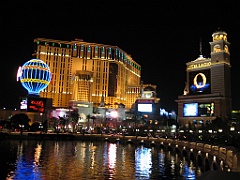 039 Aladdin depuis Bellagio de nuit